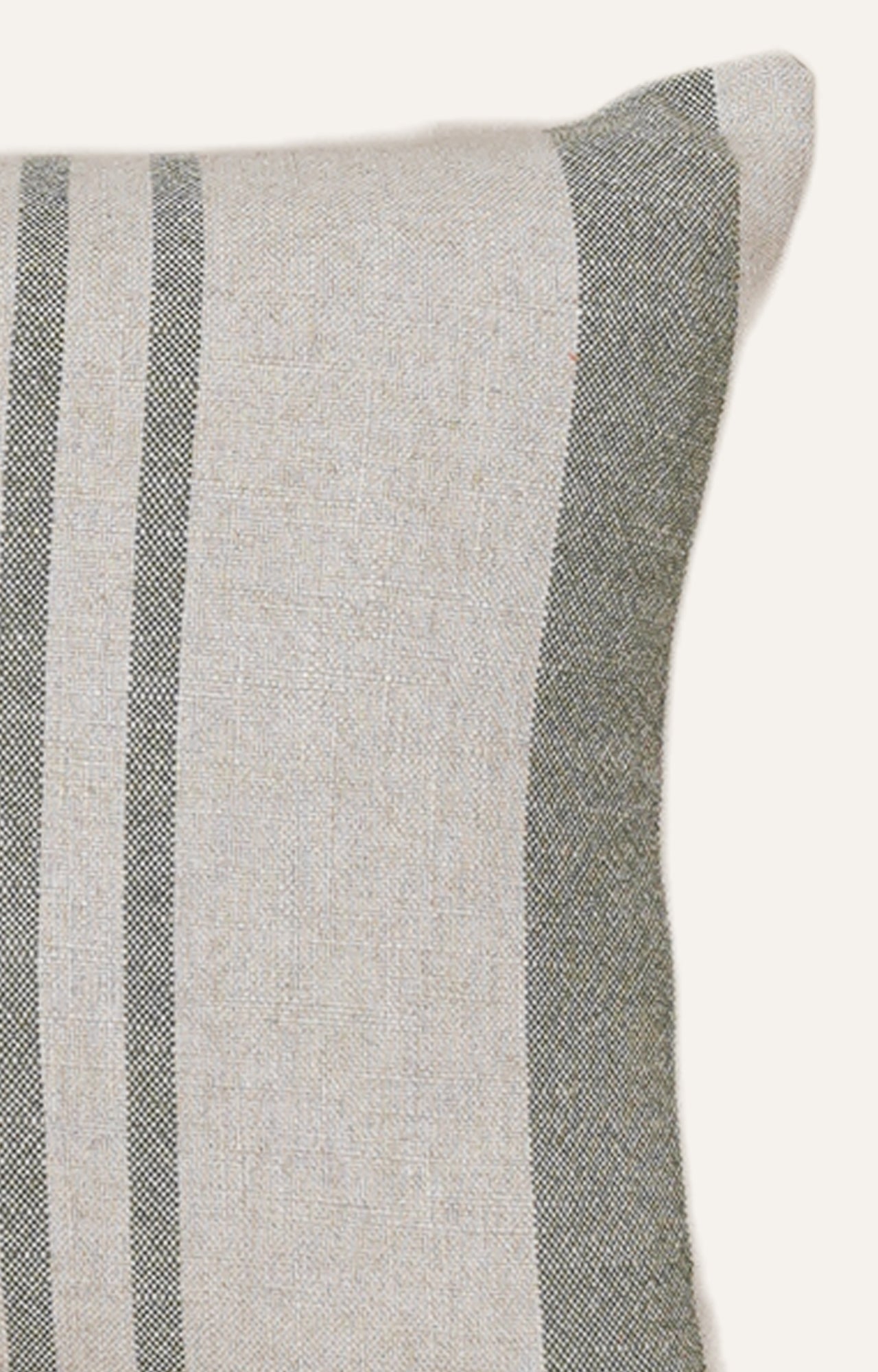 Bold and Beautiful: Linen Cushion Cover