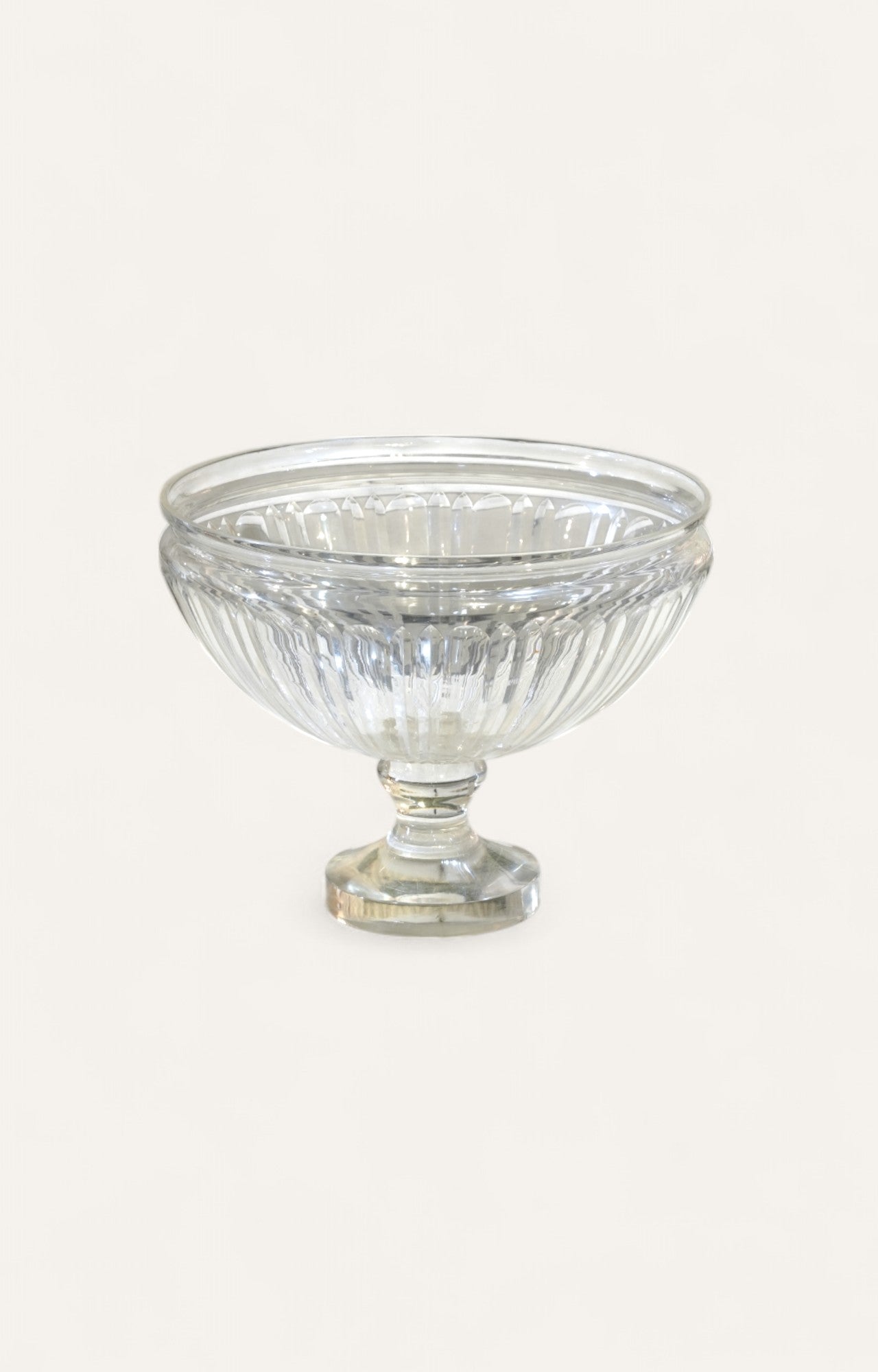 Pedestal Fruit Bowl in Glass