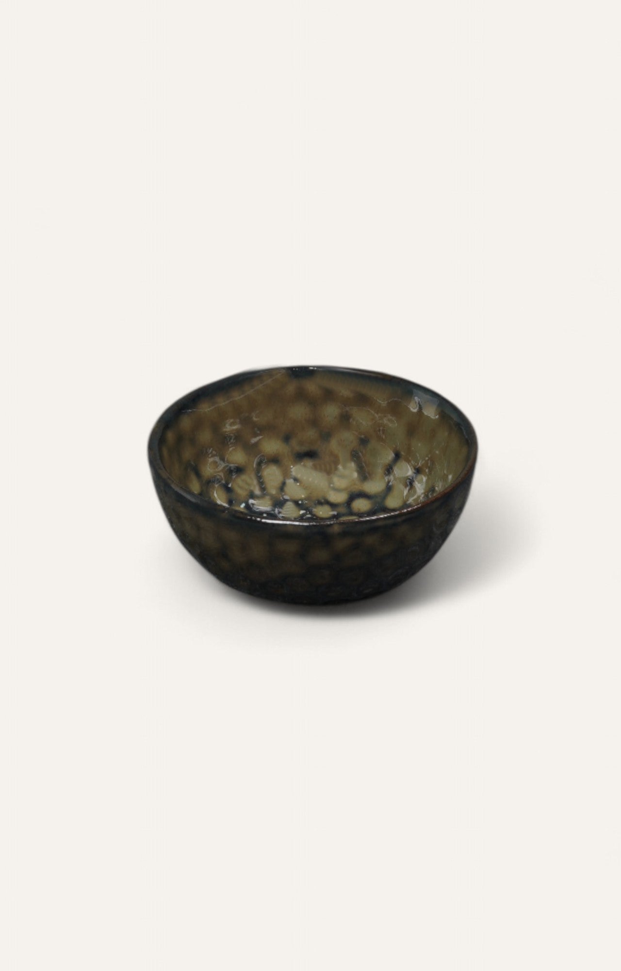 Dark pebble-patterned ceramic bowl with glazed finish