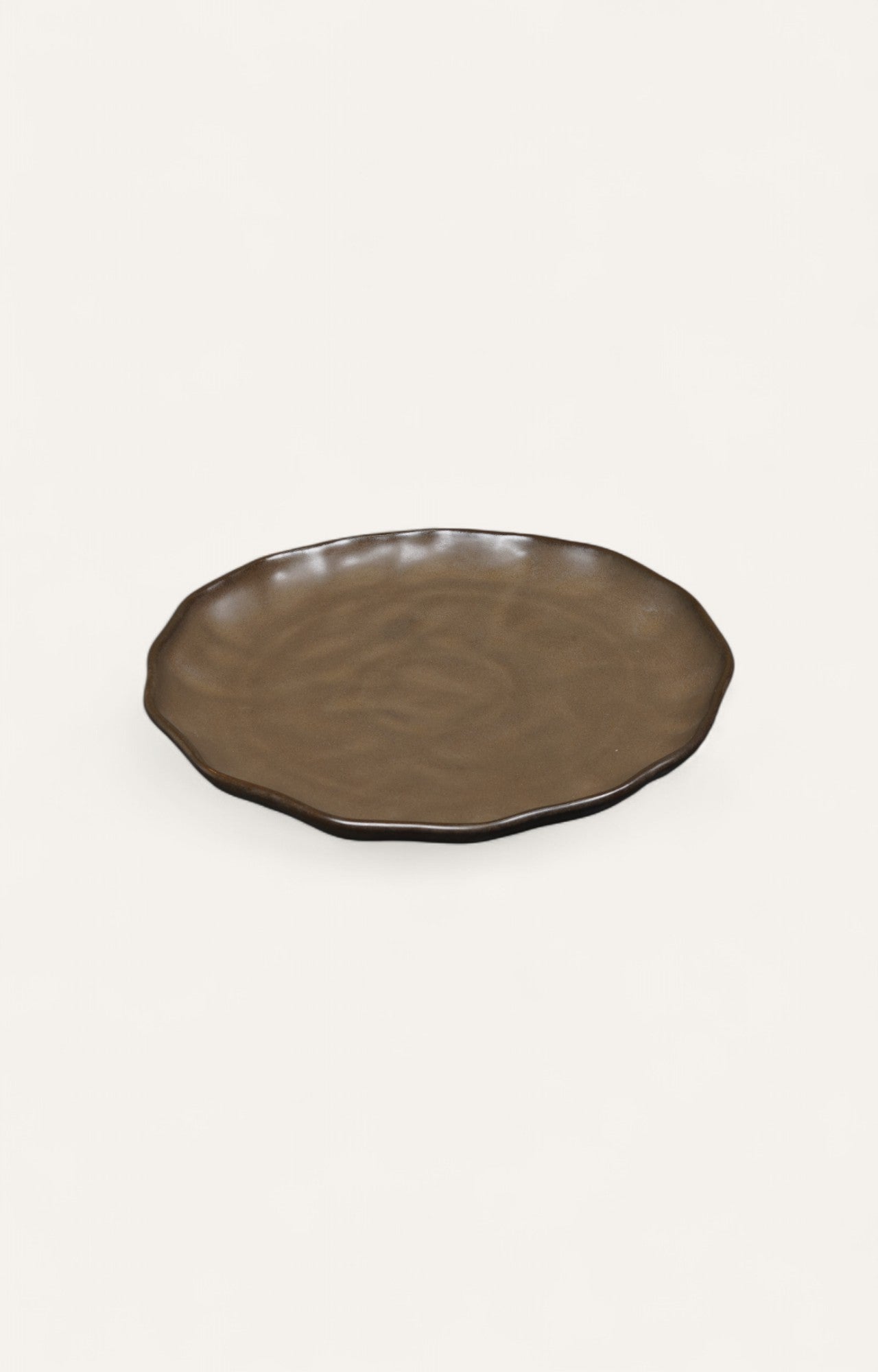 Sand brown ceramic plate with smooth glaze and ripple edges