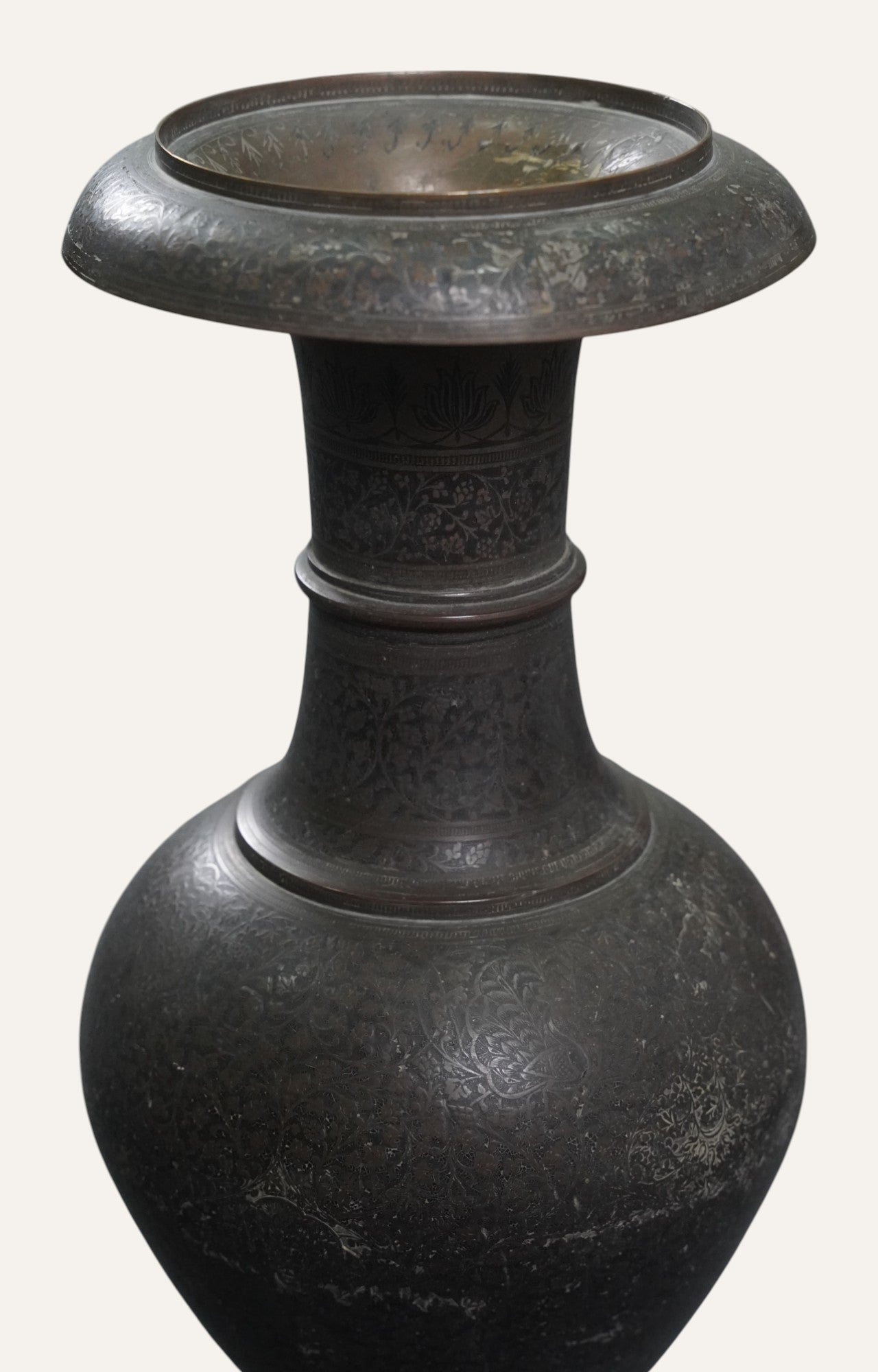 Antique-Style Brass flower vase for Indoors