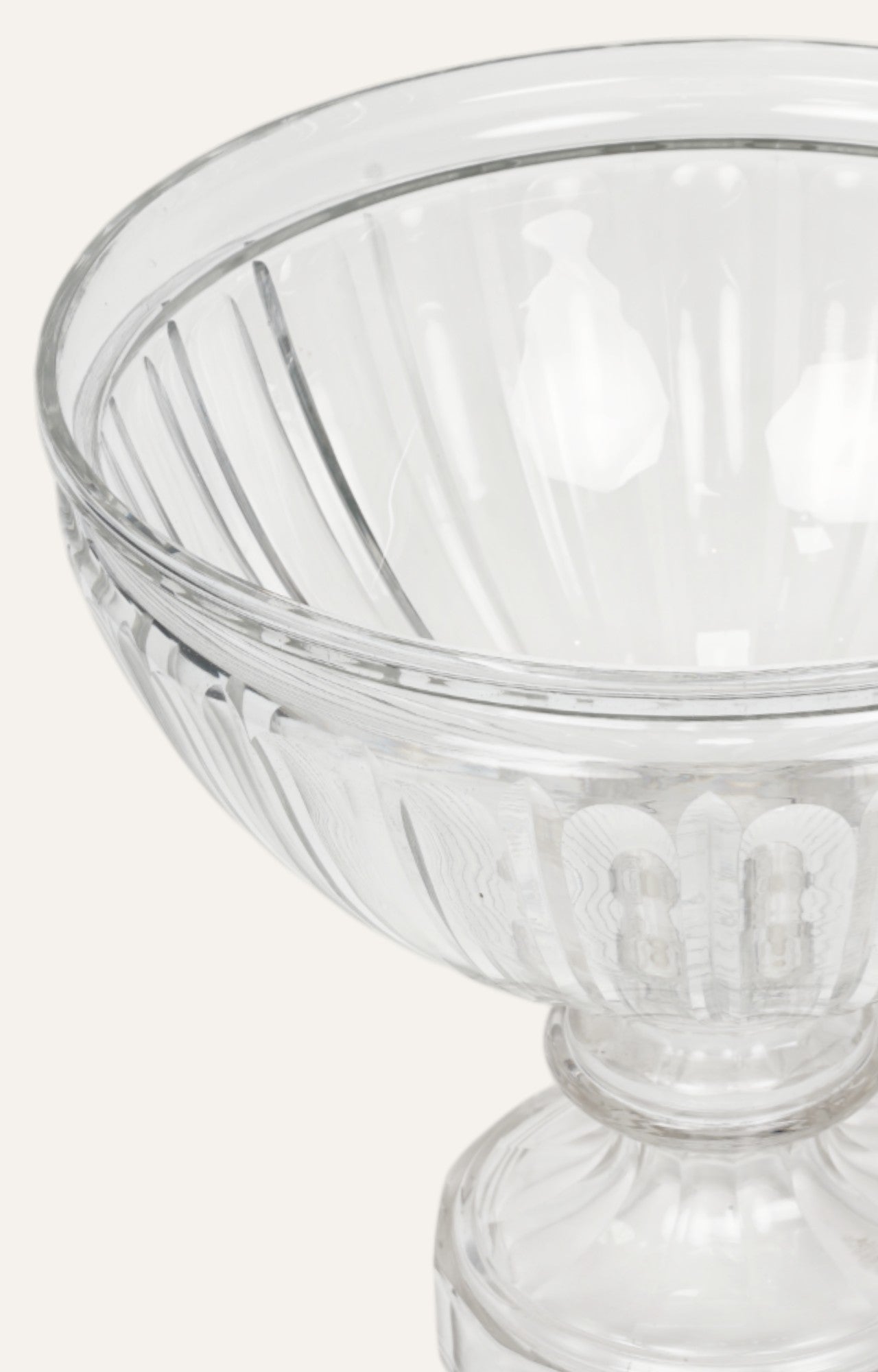 Pedestal Fruit Bowl in Glass