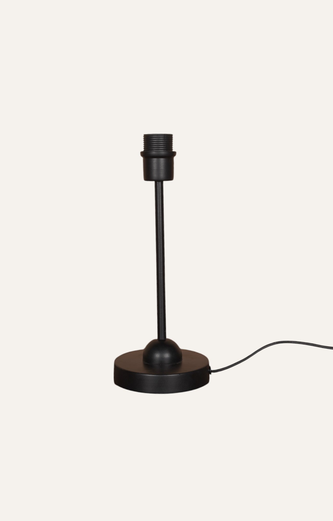 Sleek Black Beauty: Metal Table Lamp