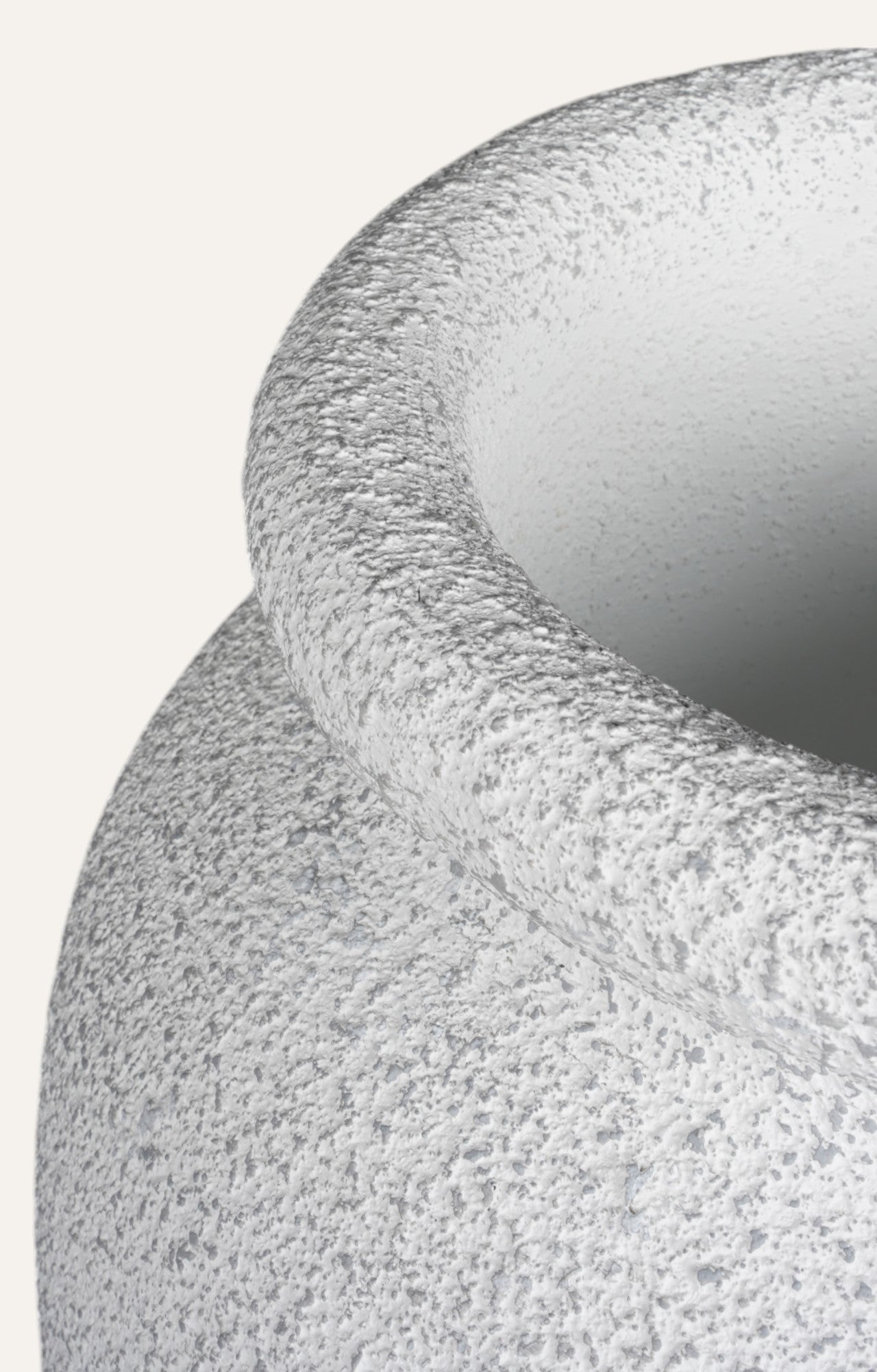 White resin Planter Medium