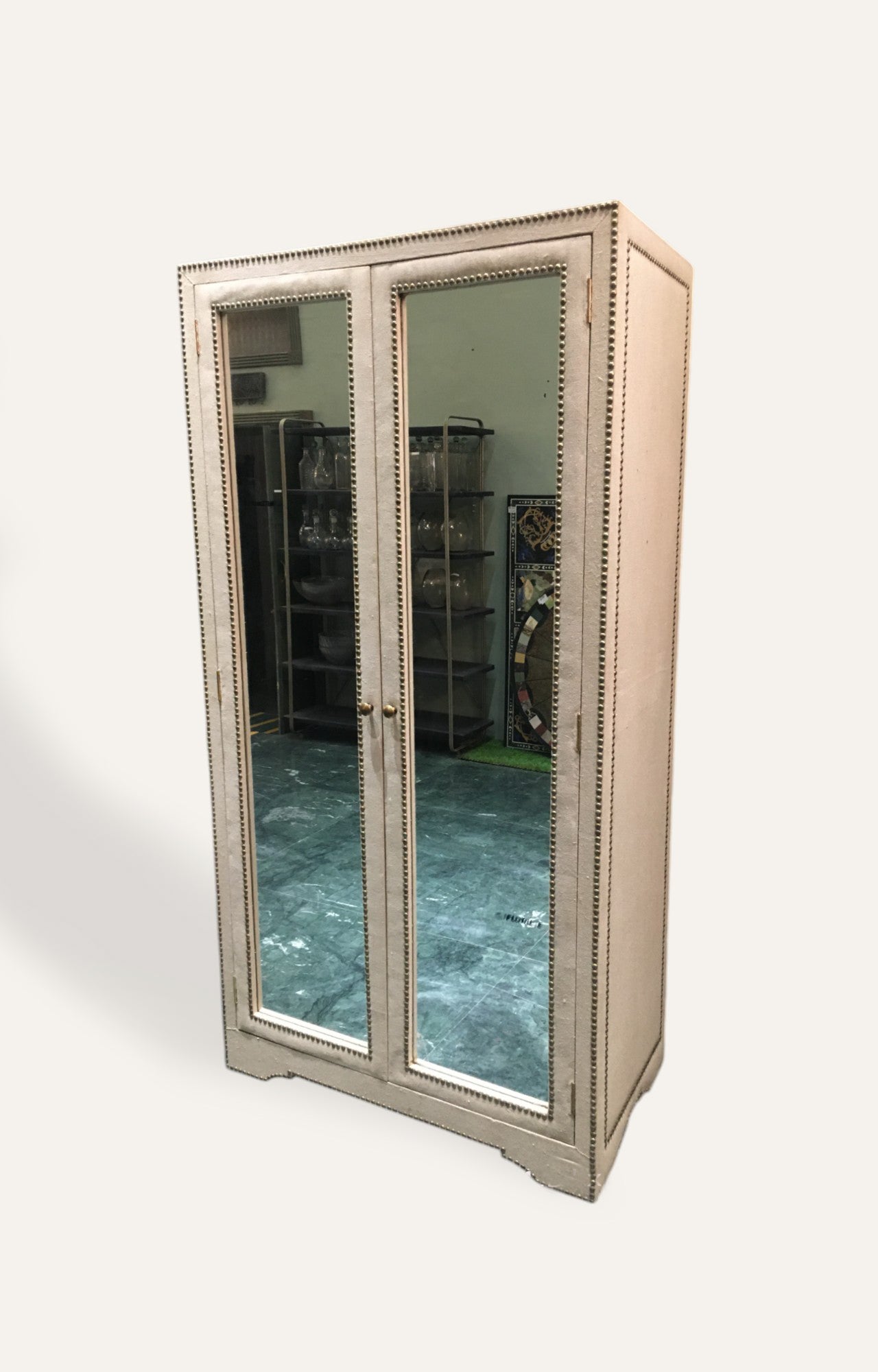 Wardrobee with mirror