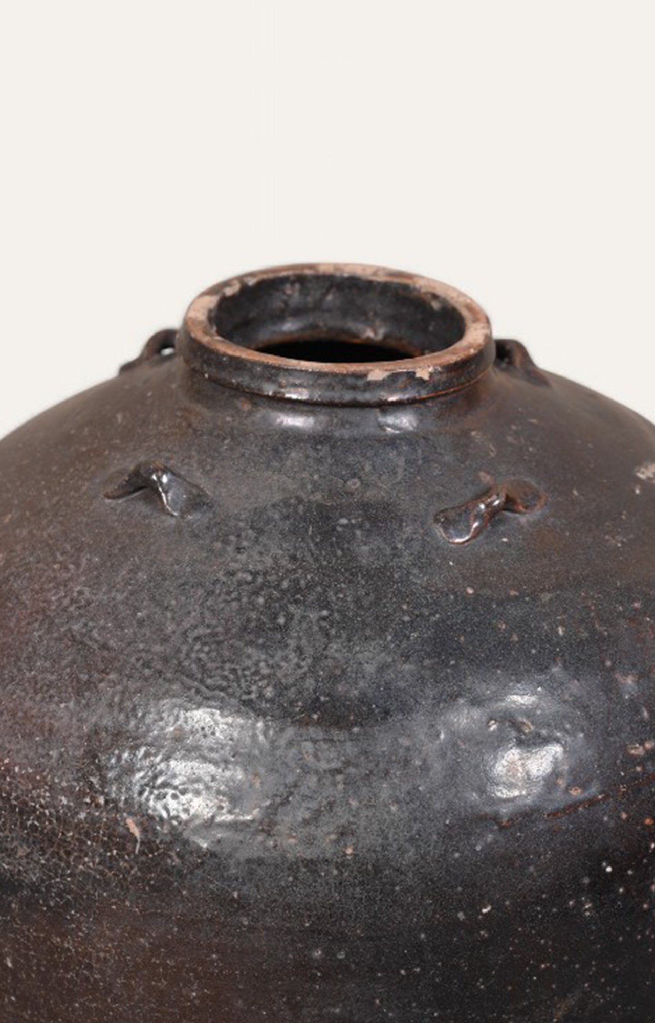 Round Minimallistic Chinese Terracotta Pot