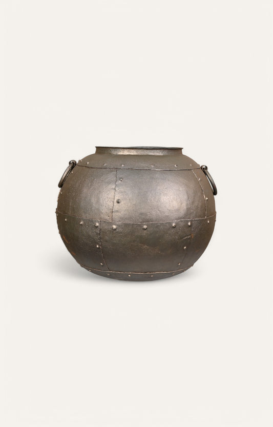 Heritage Rivet Metal Pot