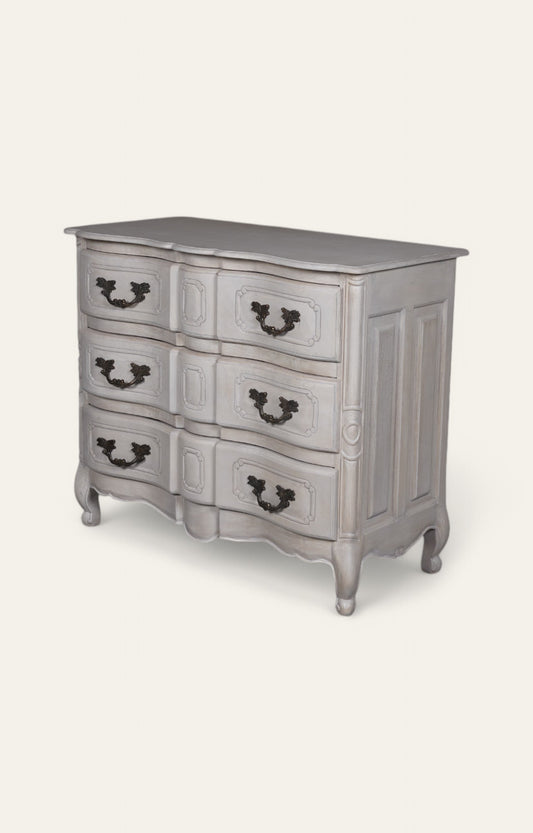 Vintage French Provincial Chest of Drawers