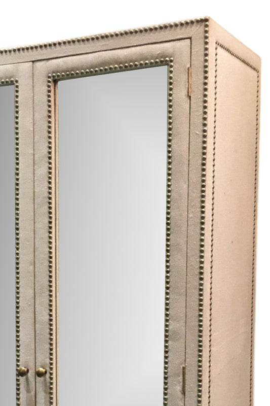 Wardrobee with mirror