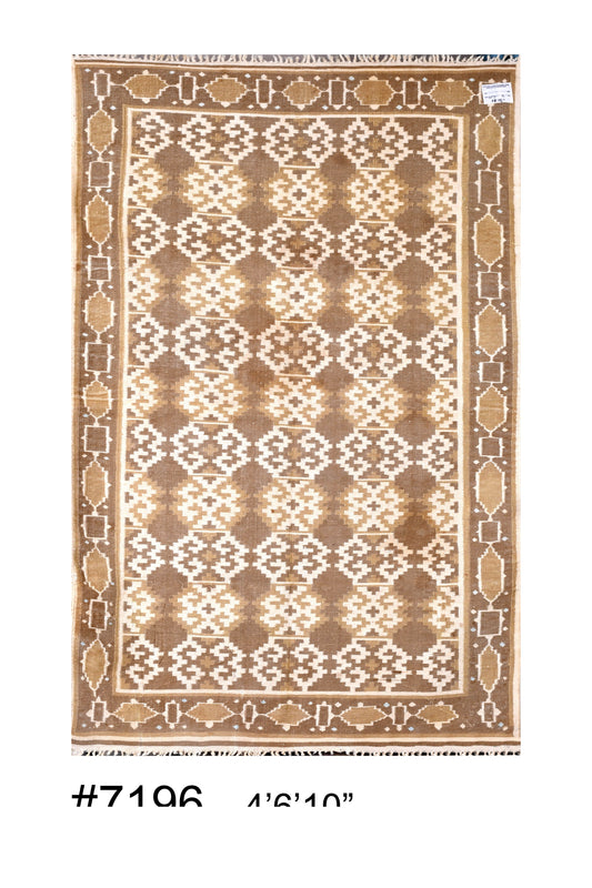 Indian Hand-knotted Woolen Rug