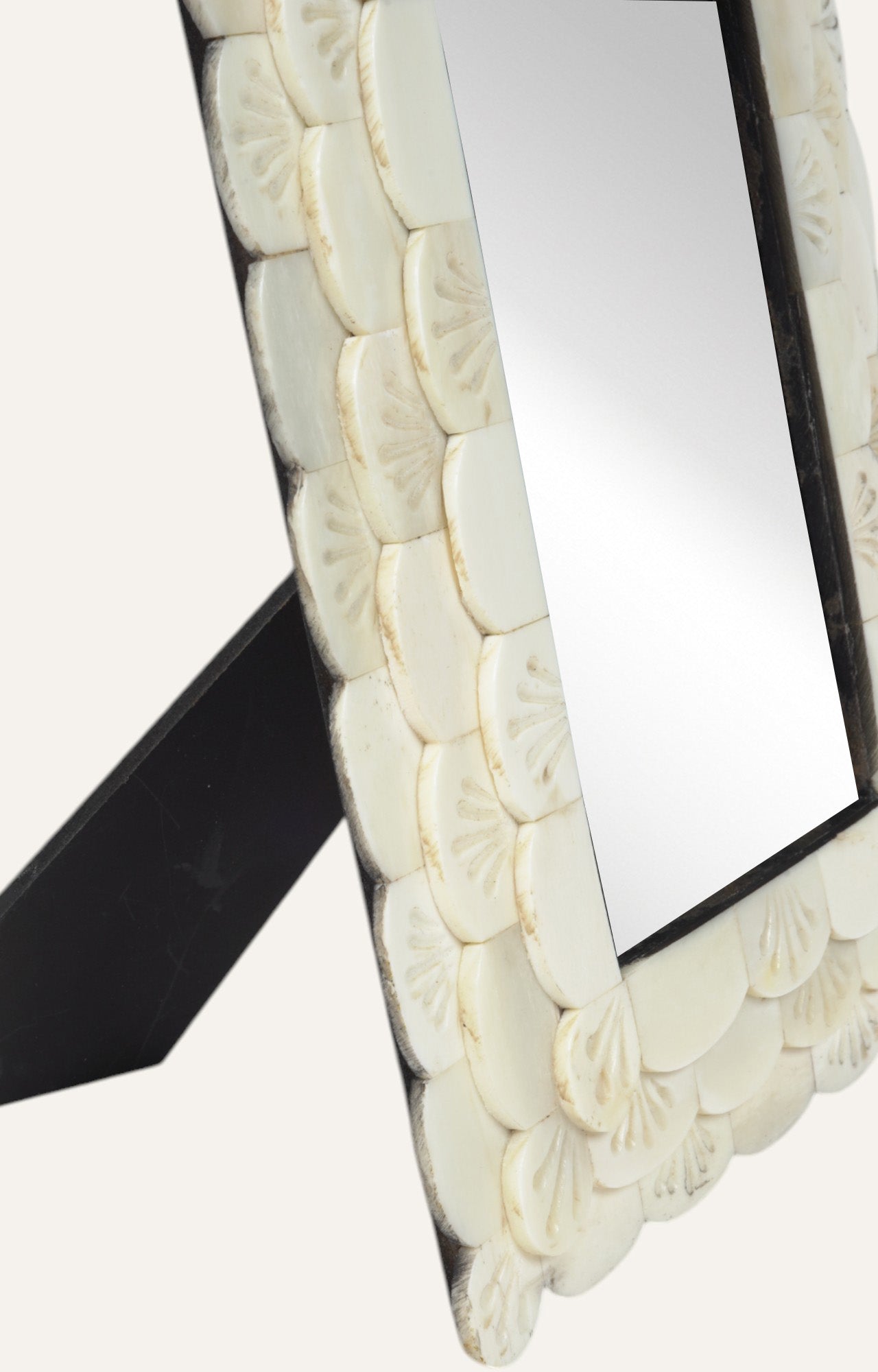 Bone Scalloped Edge Ivory Frame
