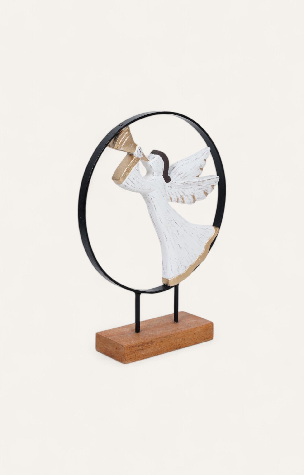 Heralding Angel: Christmas Home Decor