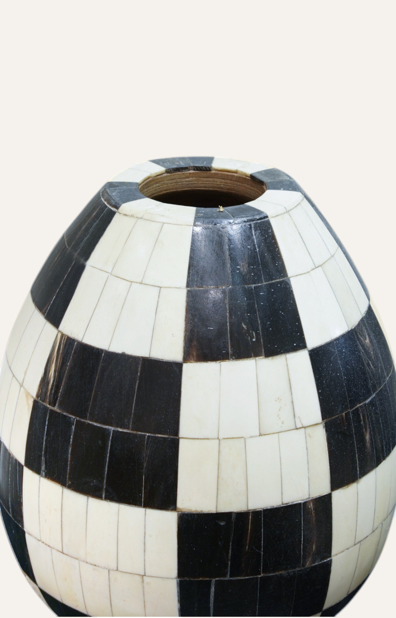 Ceramic vase with black and white bone Inlay checkered pattern