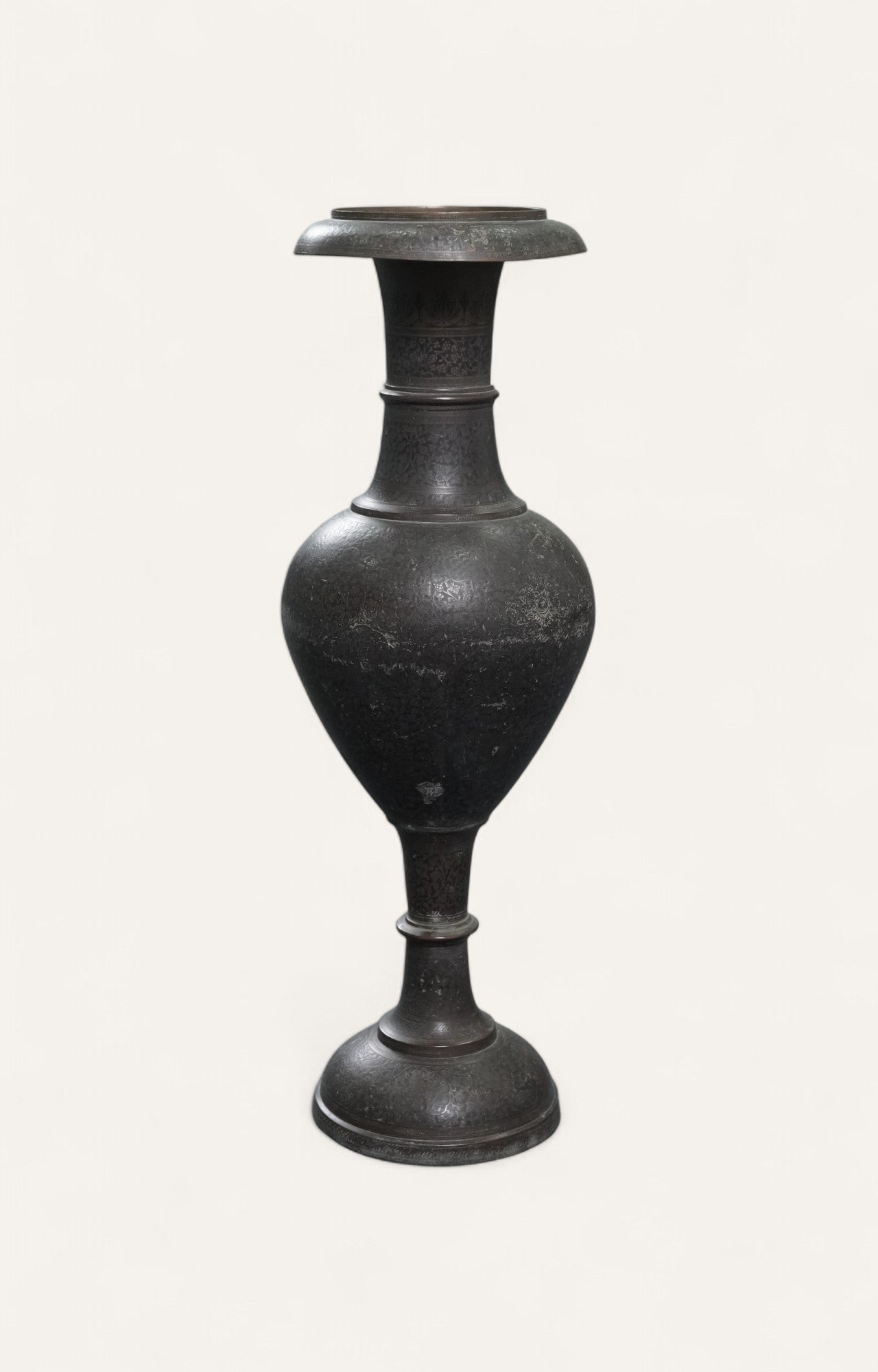 Antique-Style Brass flower vase for Indoors