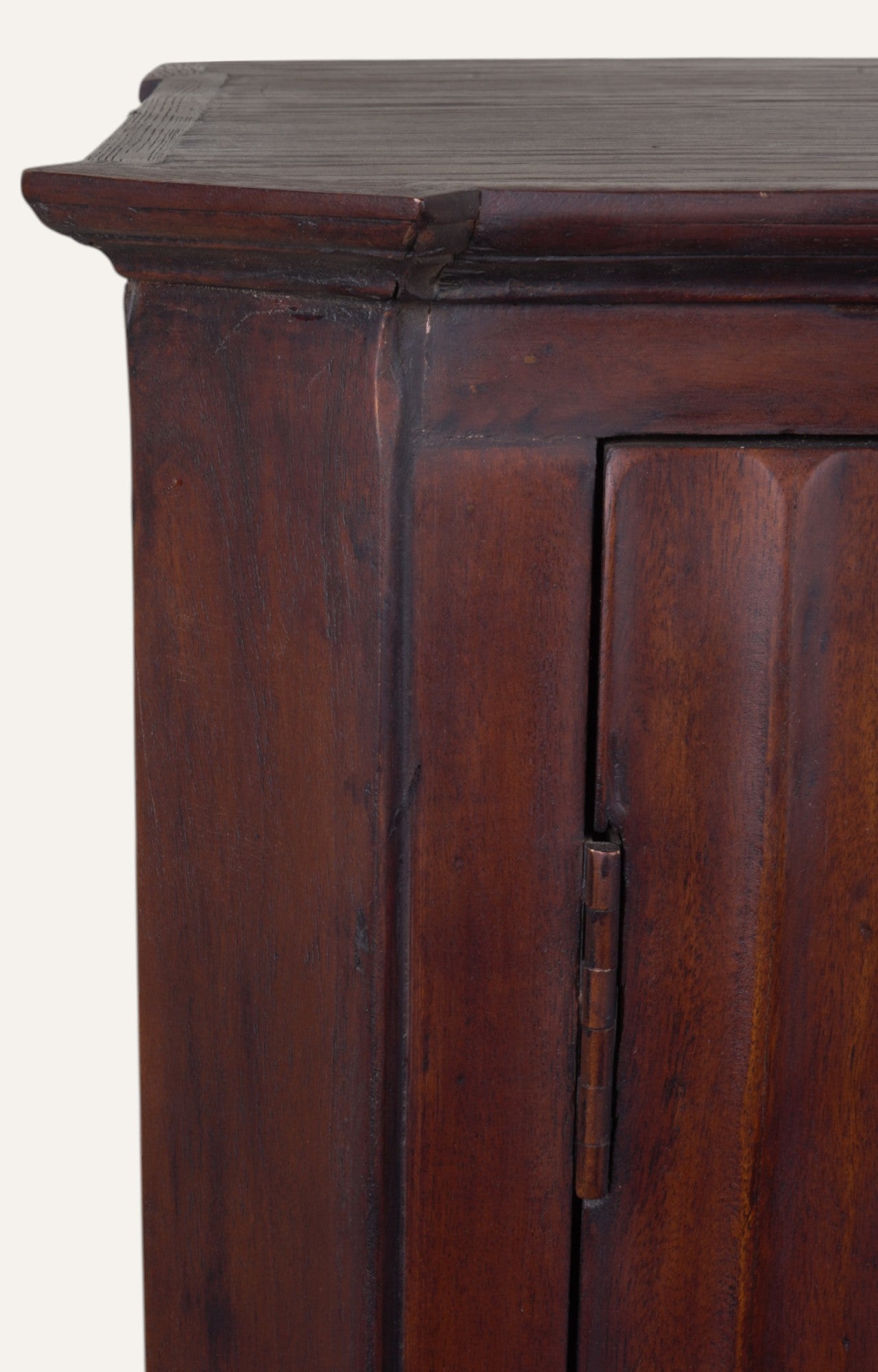 Gustavian Manor Cupboard with Reeded Doors