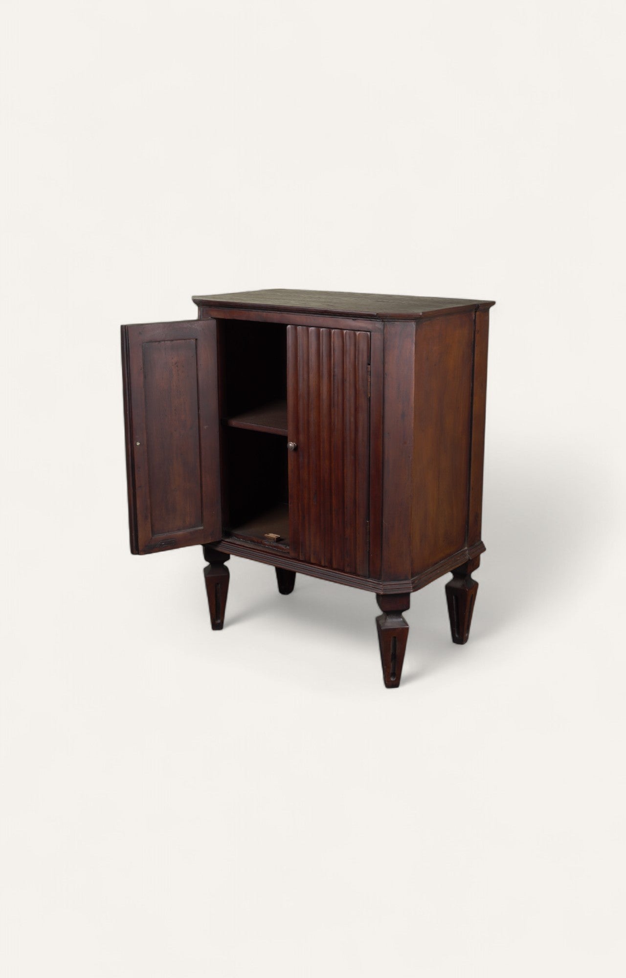 Gustavian Manor Cupboard with Reeded Doors