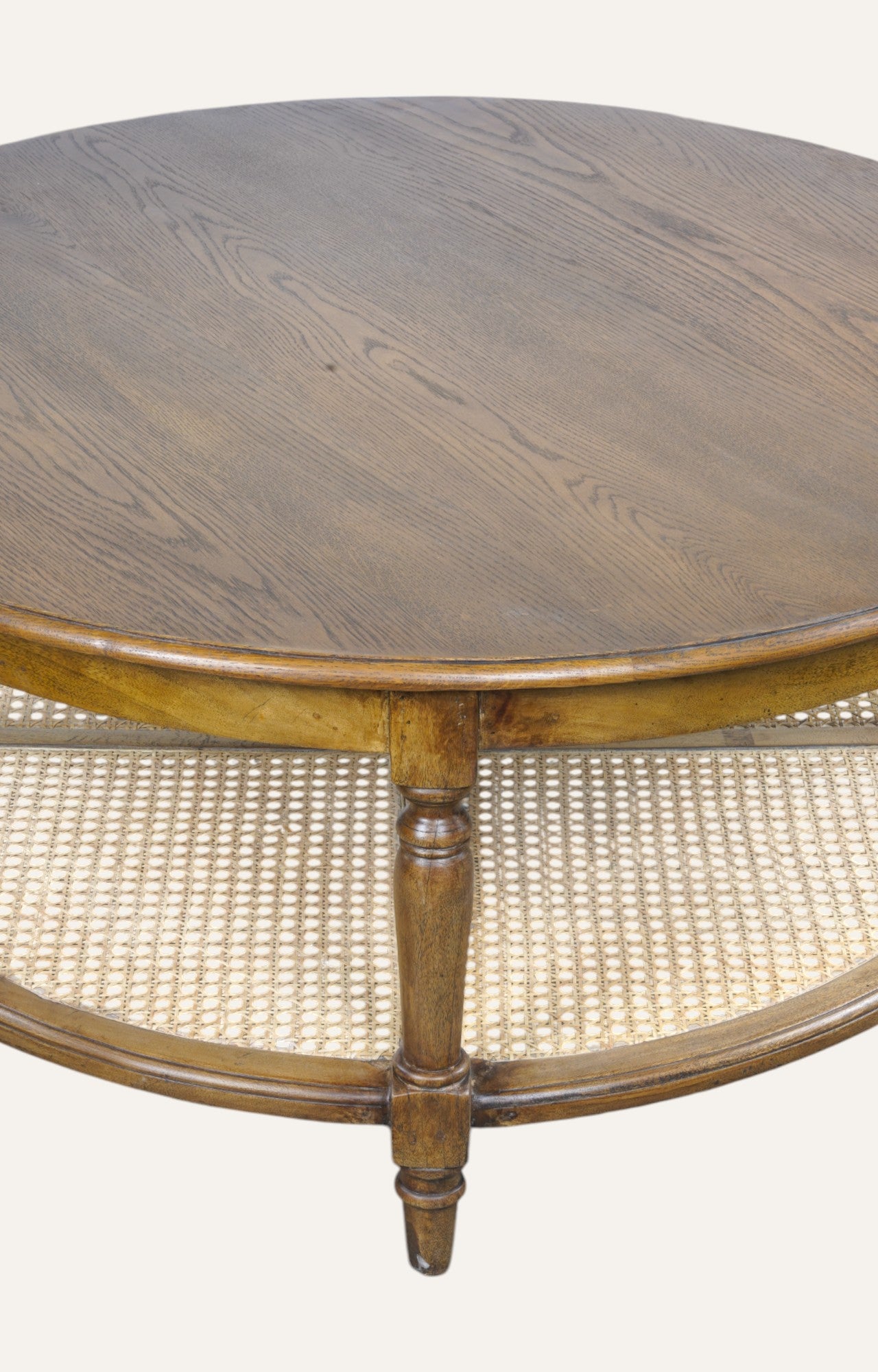 Round legged table