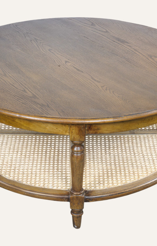 Round legged table