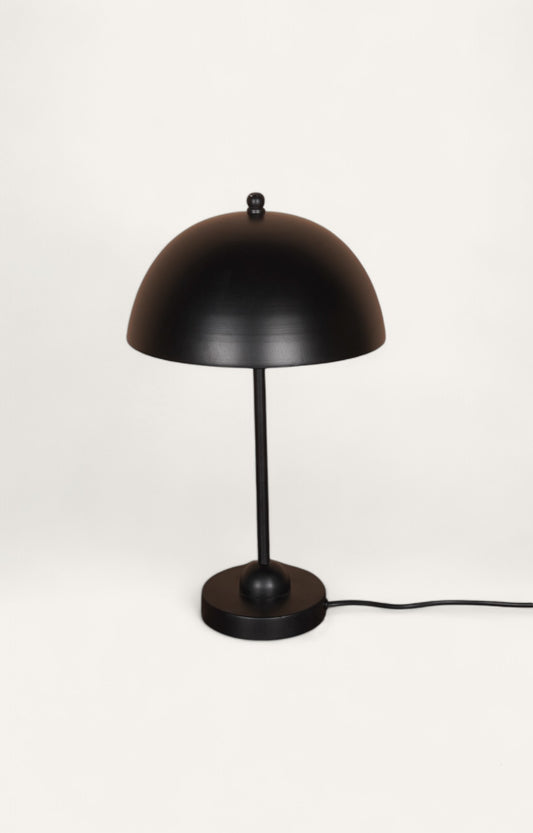 Sleek Black Beauty: Metal Table Lamp
