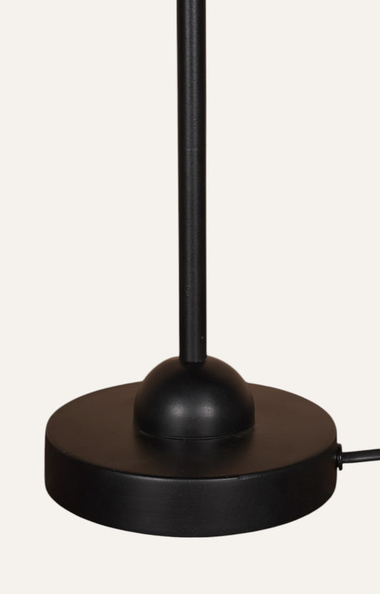 Sleek Black Beauty: Metal Table Lamp