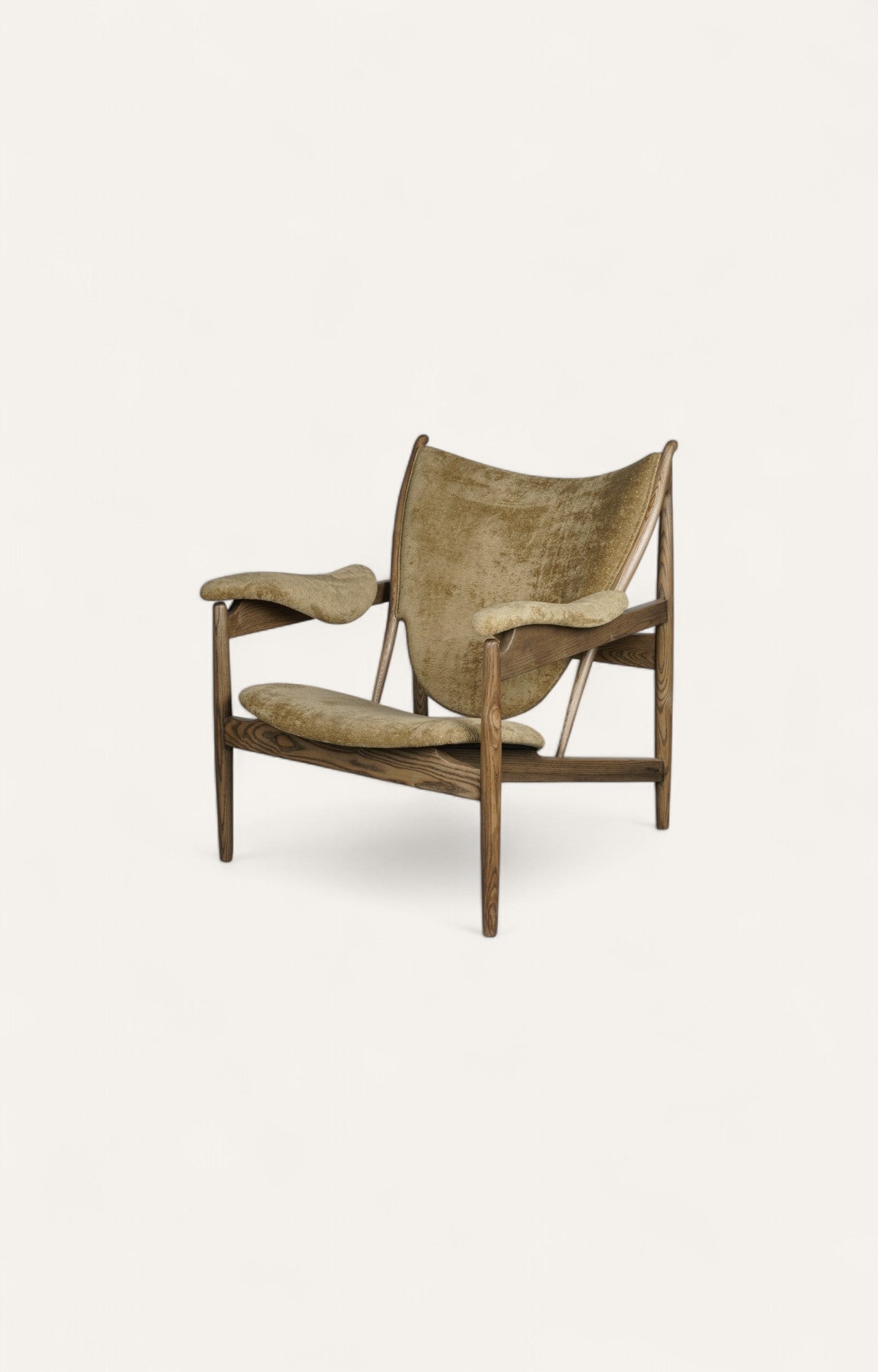 Chieftain Armchair in Velvet and Oak