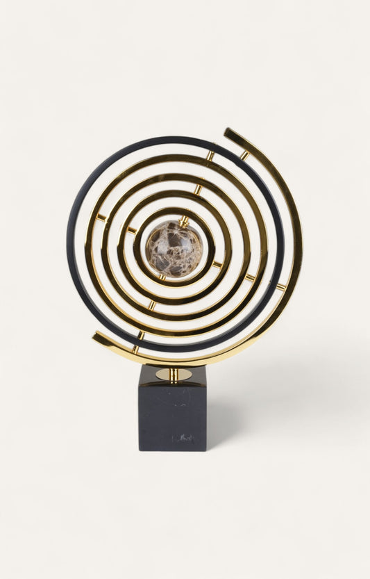 Augushes globe table décor