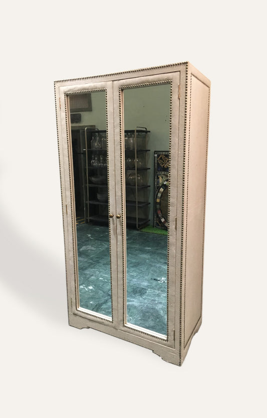 Wardrobee with mirror