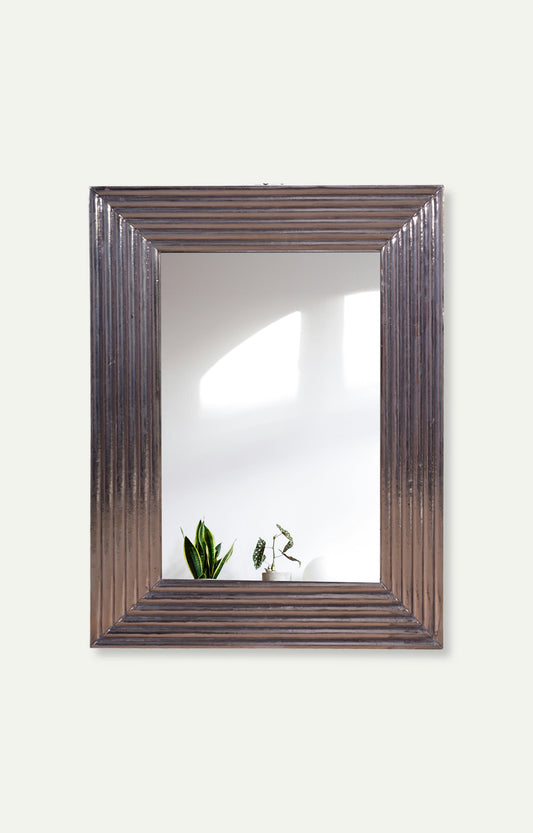 Chiseled covner Mirror