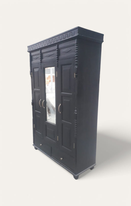 French Minimal Wardrobe in Black