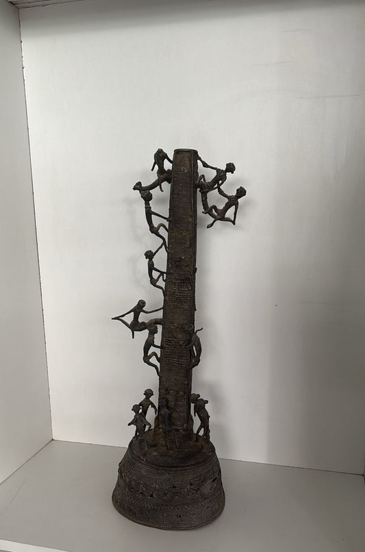 Bastar Climbing Men Sculpture