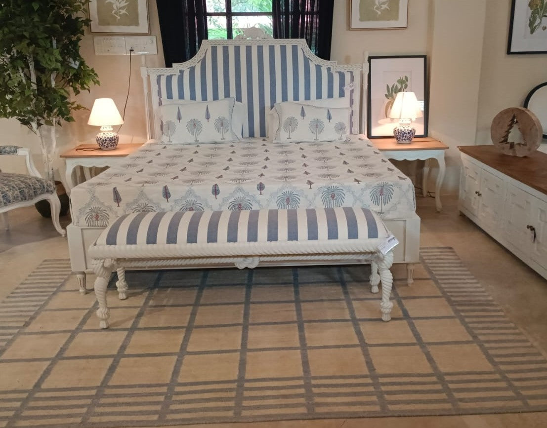 Spindle leg Upholstered Bench