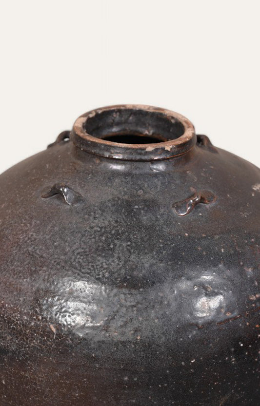 Round Minimallistic Chinese Terracotta Pot