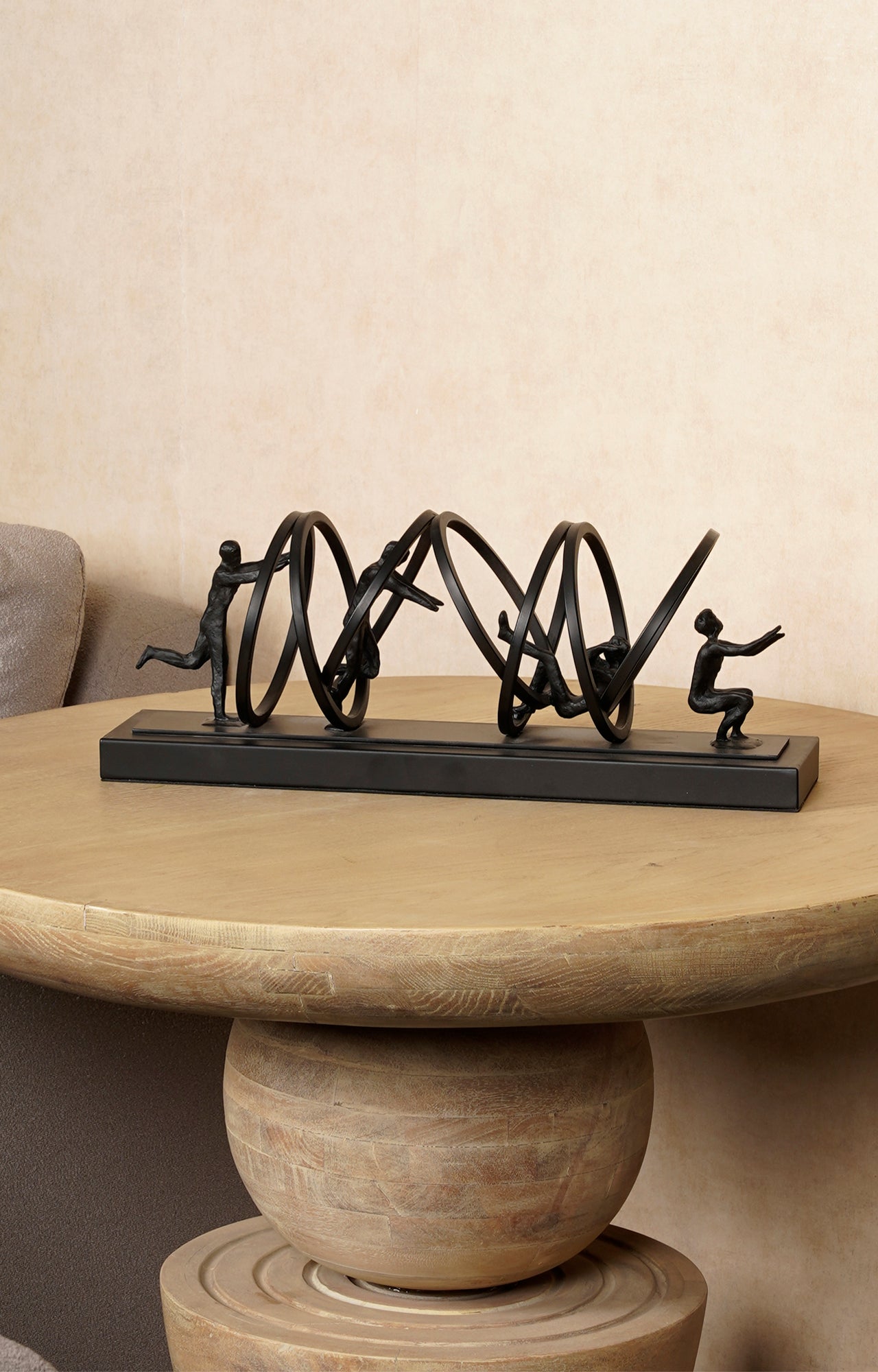 Modernist Infinite Loop Metal Table Décor